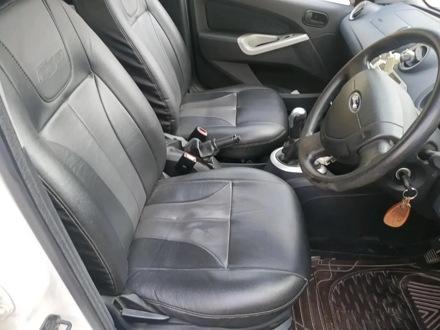 2013 Ford Figo TITANIUM 1.2 PETROL, Petrol, Manual, 77,594 km, interior