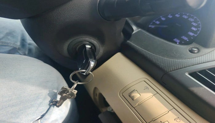 2012 Hyundai Verna FLUIDIC 1.6 VTVT SX, Petrol, Manual, 1,72,570 km, interior