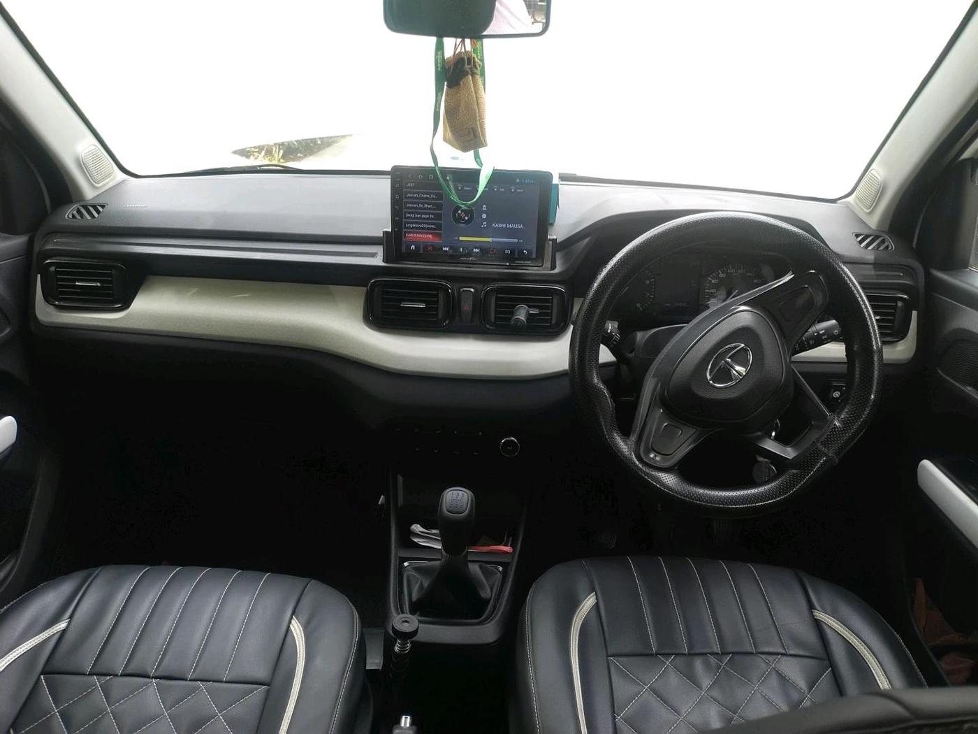 2022 Tata PUNCH PURE MT, CNG, Manual, 24,988 km, interior