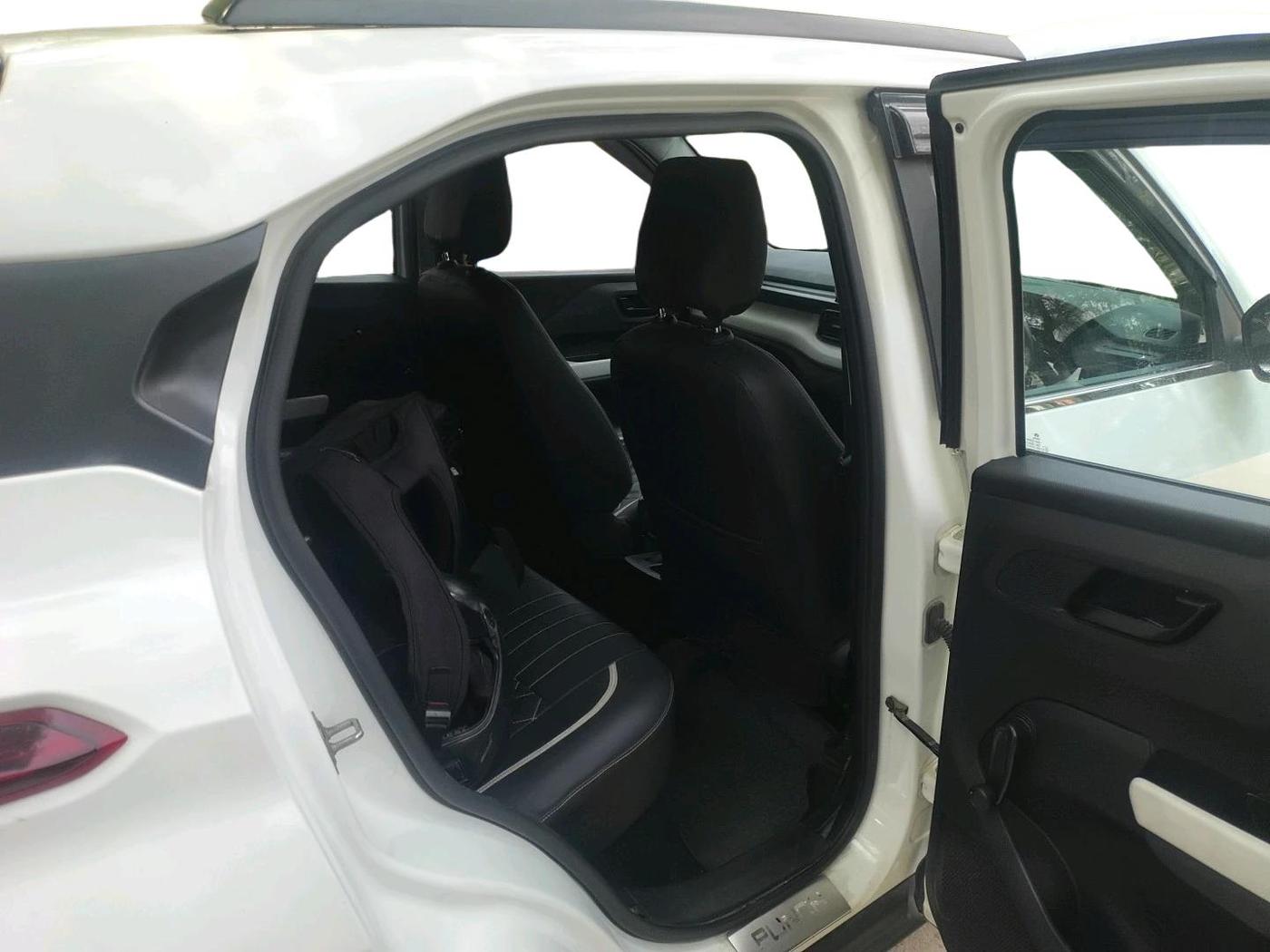 2022 Tata PUNCH PURE MT, CNG, Manual, 24,988 km, interior