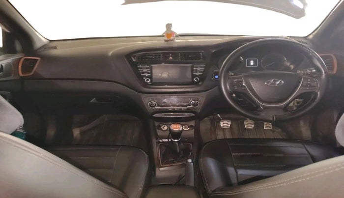 2016 Hyundai i20 Active 1.2 SX, Petrol, Manual, 1,06,607 km, interior