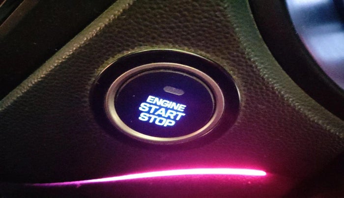 2016 Hyundai i20 Active 1.2 SX, Petrol, Manual, 1,06,607 km, interior