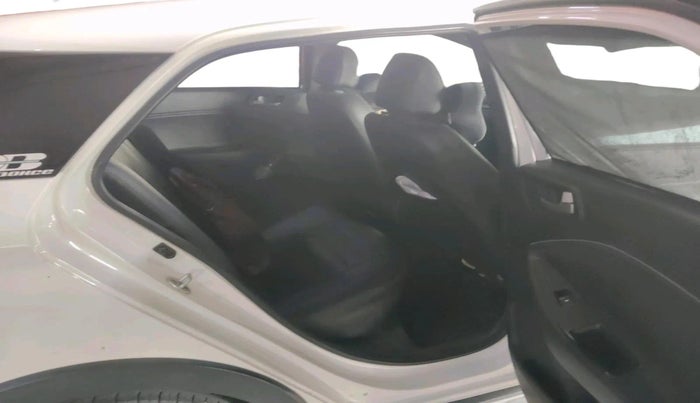 2016 Hyundai i20 Active 1.2 SX, Petrol, Manual, 1,06,607 km, interior