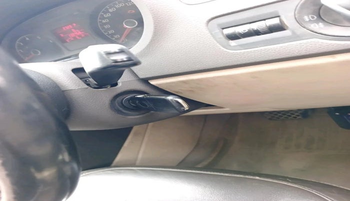 2011 Volkswagen Vento HIGHLINE PETROL AT, Petrol, Automatic, 1,30,469 km, interior