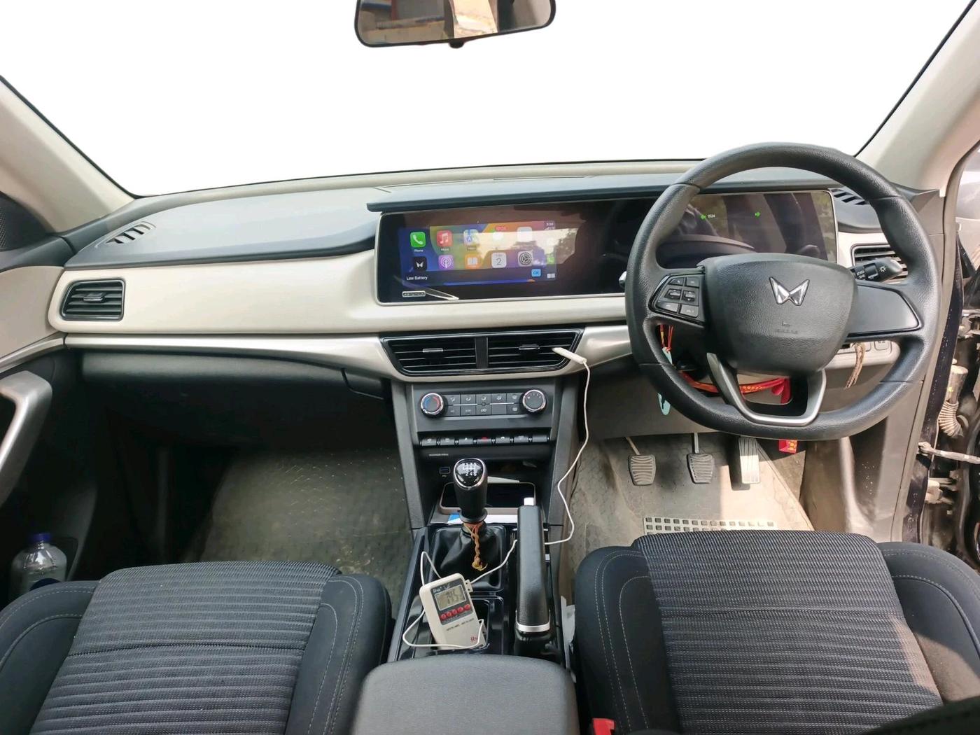 2023 Mahindra XUV700 AX 3 P MT 5 STR, Petrol, Manual, 26,713 km, interior
