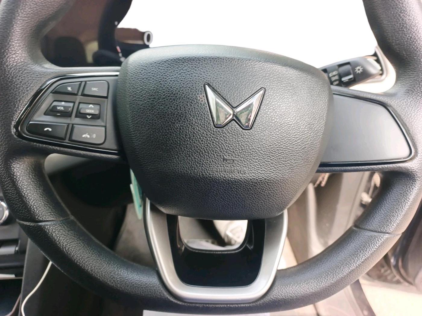 2023 Mahindra XUV700 AX 3 P MT 5 STR, Petrol, Manual, 26,713 km, interior