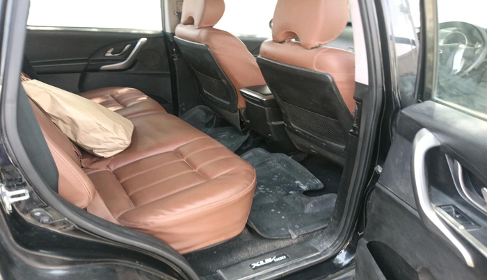 2019 Mahindra XUV500 W7, Diesel, Manual, 1,30,362 km, interior