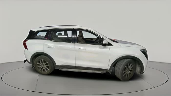 2025 Mahindra XUV700 AX 7 LUXURY P AT 7 STR, Petrol, Automatic, 29,886 km, exterior