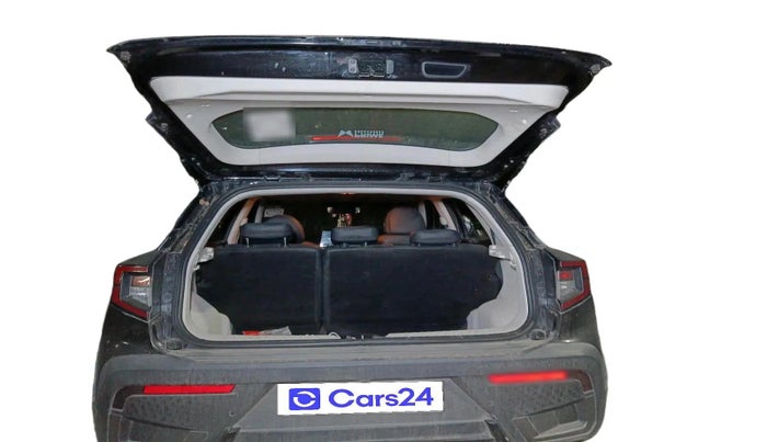 2024 Mahindra XUV 3XO AX5L 1.2 TGDi AT, Petrol, Automatic, 49,836 km, exterior