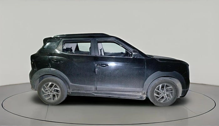 2024 Mahindra XUV 3XO AX5L 1.2 TGDi AT, Petrol, Automatic, 49,836 km, exterior