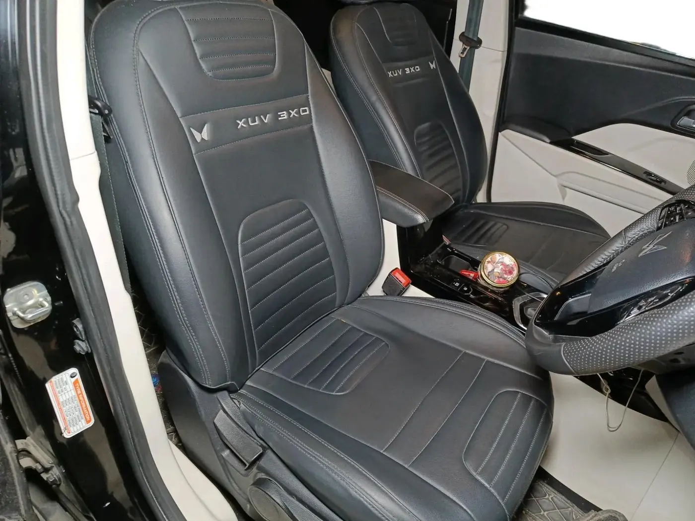 2024 Mahindra XUV 3XO AX5L 1.2 TGDi AT, Petrol, Automatic, 49,836 km, interior