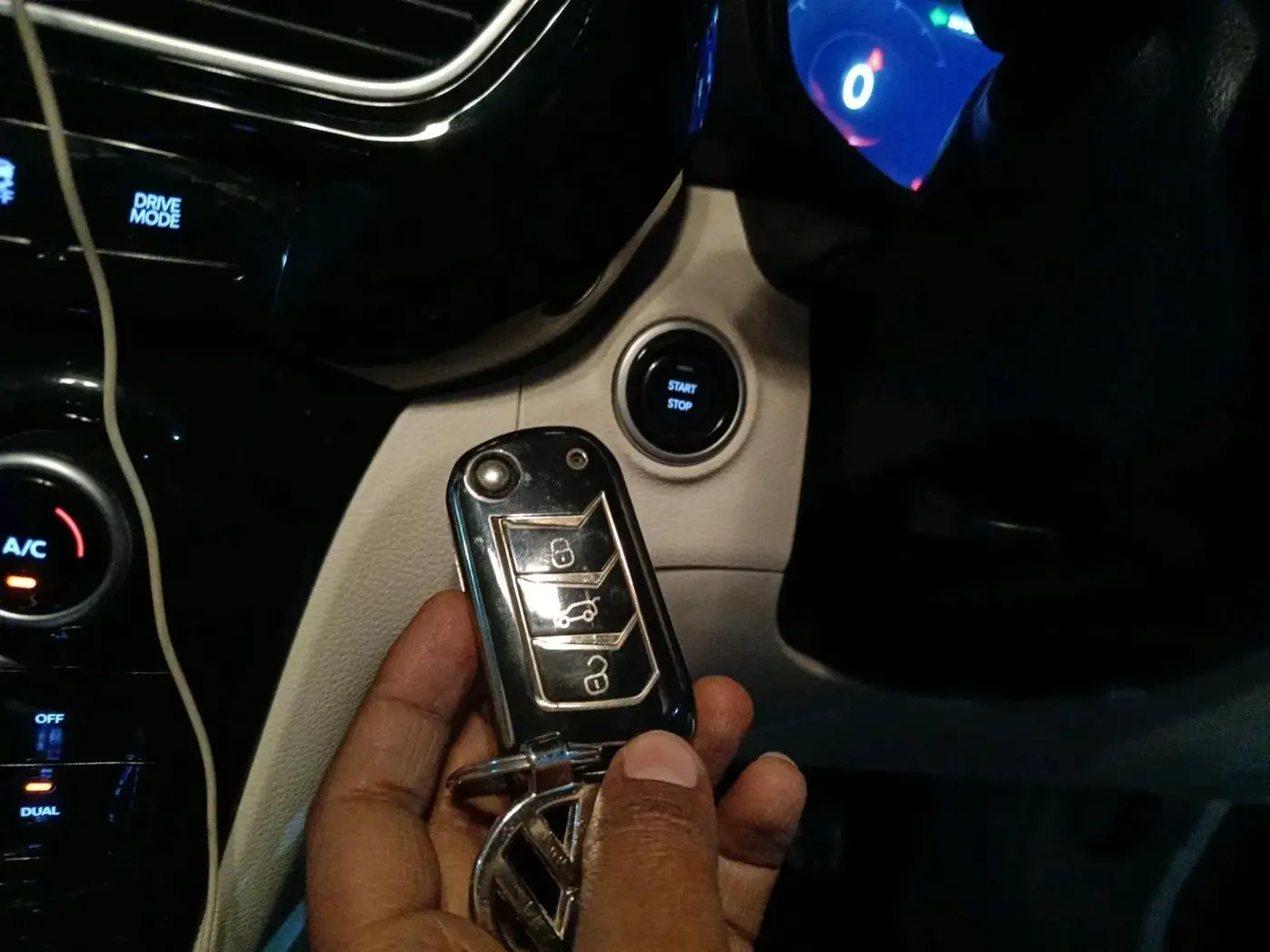2024 Mahindra XUV 3XO AX5L 1.2 TGDi AT, Petrol, Automatic, 49,836 km, interior