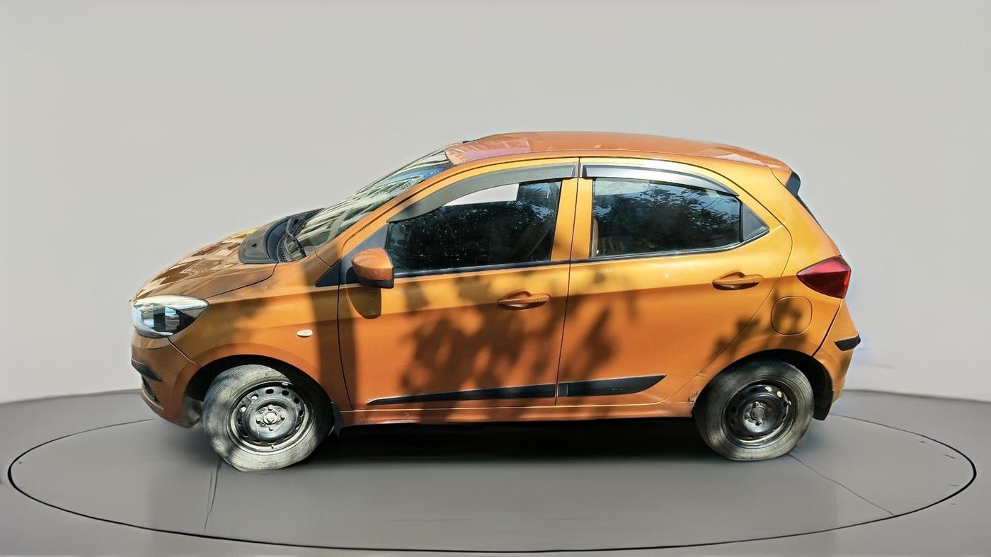 2018 Tata Tiago XT PETROL, Petrol, Manual, 1,28,006 km, exterior