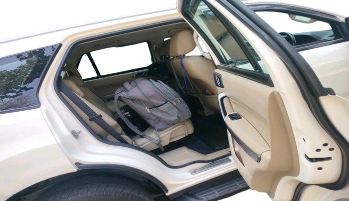 2016 Ford Endeavour TREND 2.2 4X2 AT, Diesel, Automatic, 1,61,930 km, interior