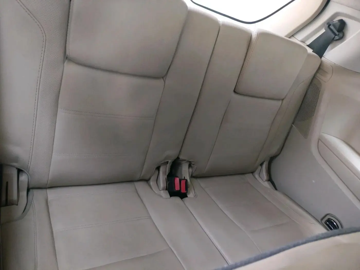2016 Ford Endeavour TREND 2.2 4X2 AT, Diesel, Automatic, 1,61,930 km, interior