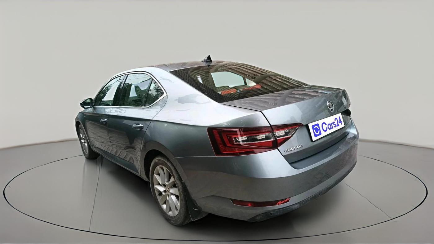 2016 Skoda Superb L&K 1.8 TSI AT, Petrol, Automatic, 1,20,870 km, exterior