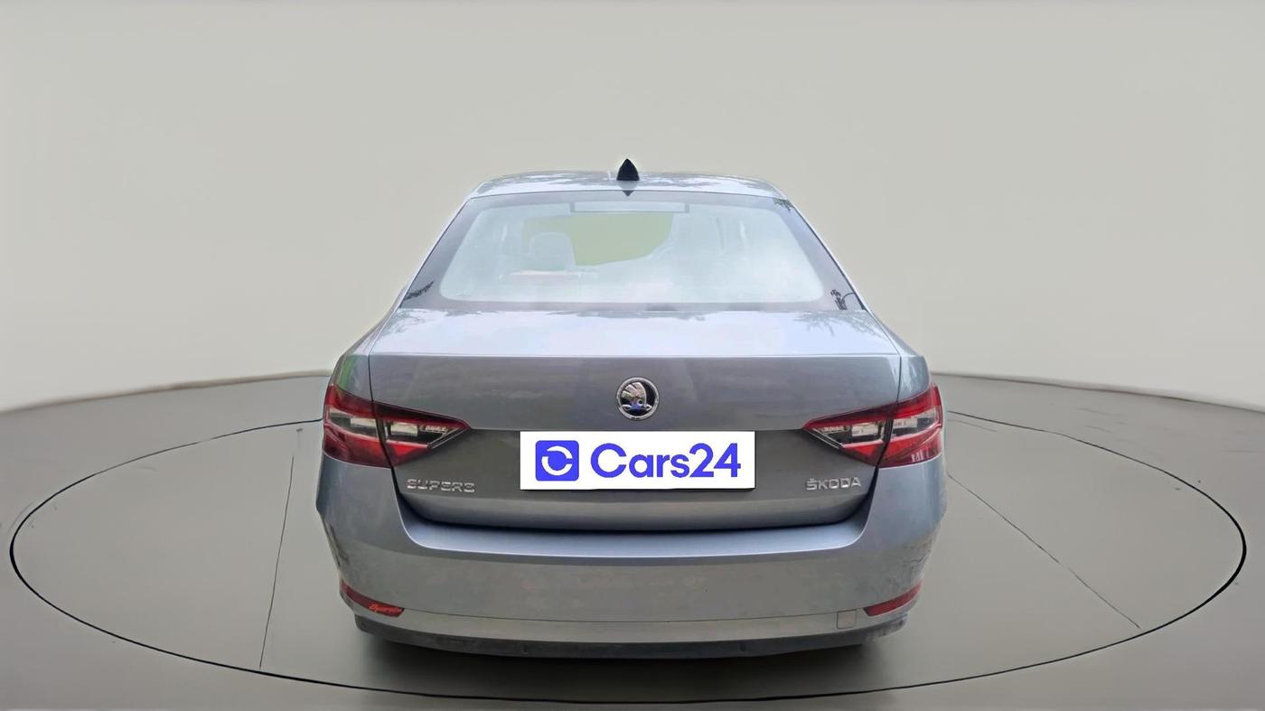 2016 Skoda Superb L&K 1.8 TSI AT, Petrol, Automatic, 1,20,870 km, exterior