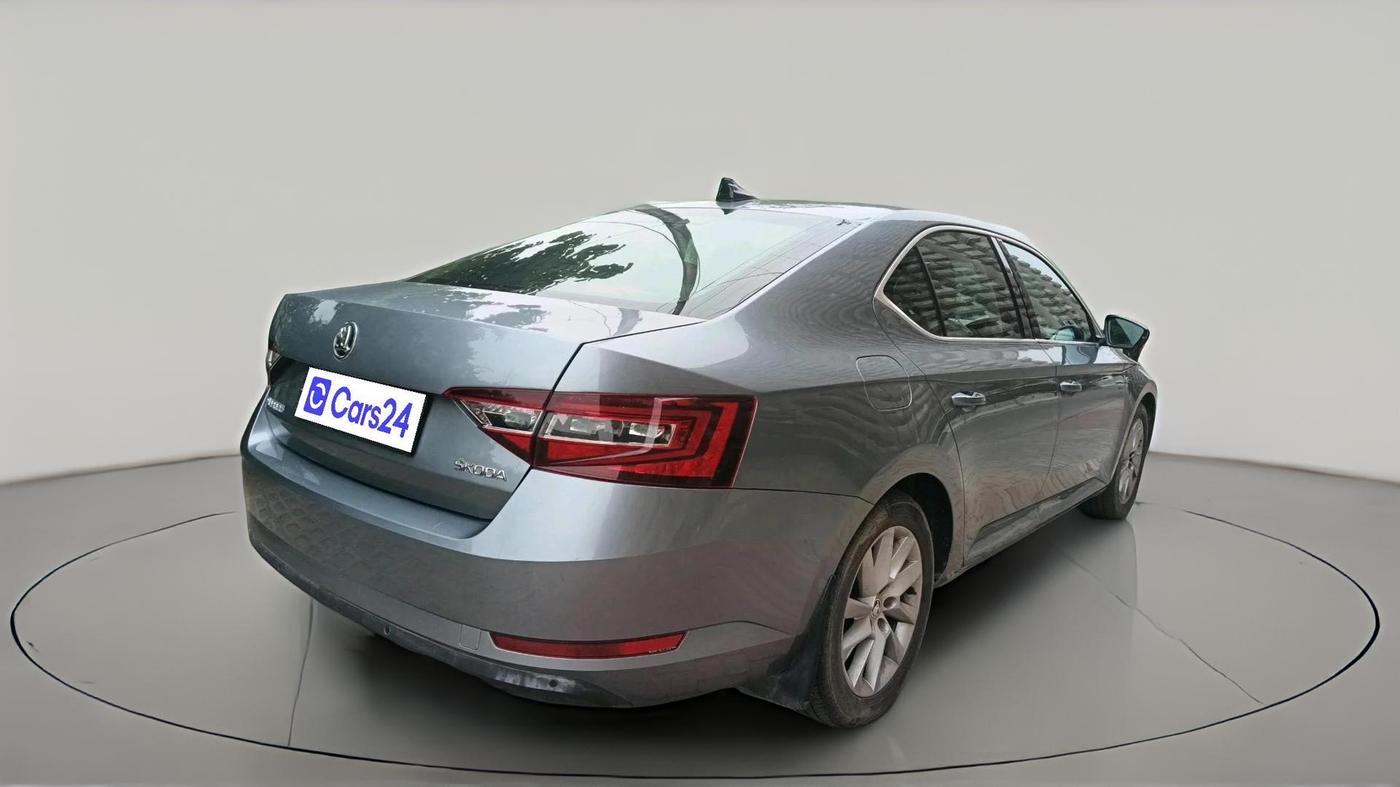 2016 Skoda Superb L&K 1.8 TSI AT, Petrol, Automatic, 1,20,870 km, exterior