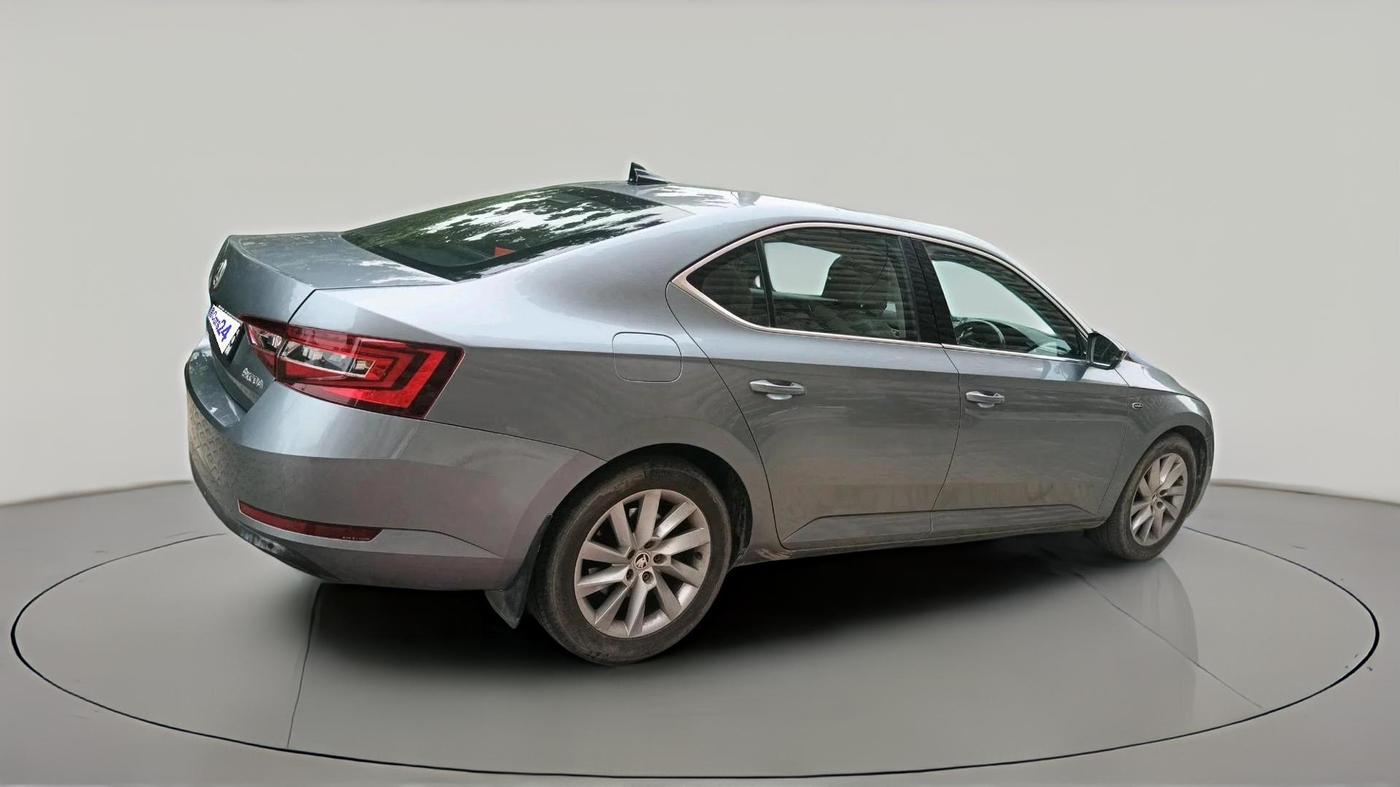 2016 Skoda Superb L&K 1.8 TSI AT, Petrol, Automatic, 1,20,870 km, exterior