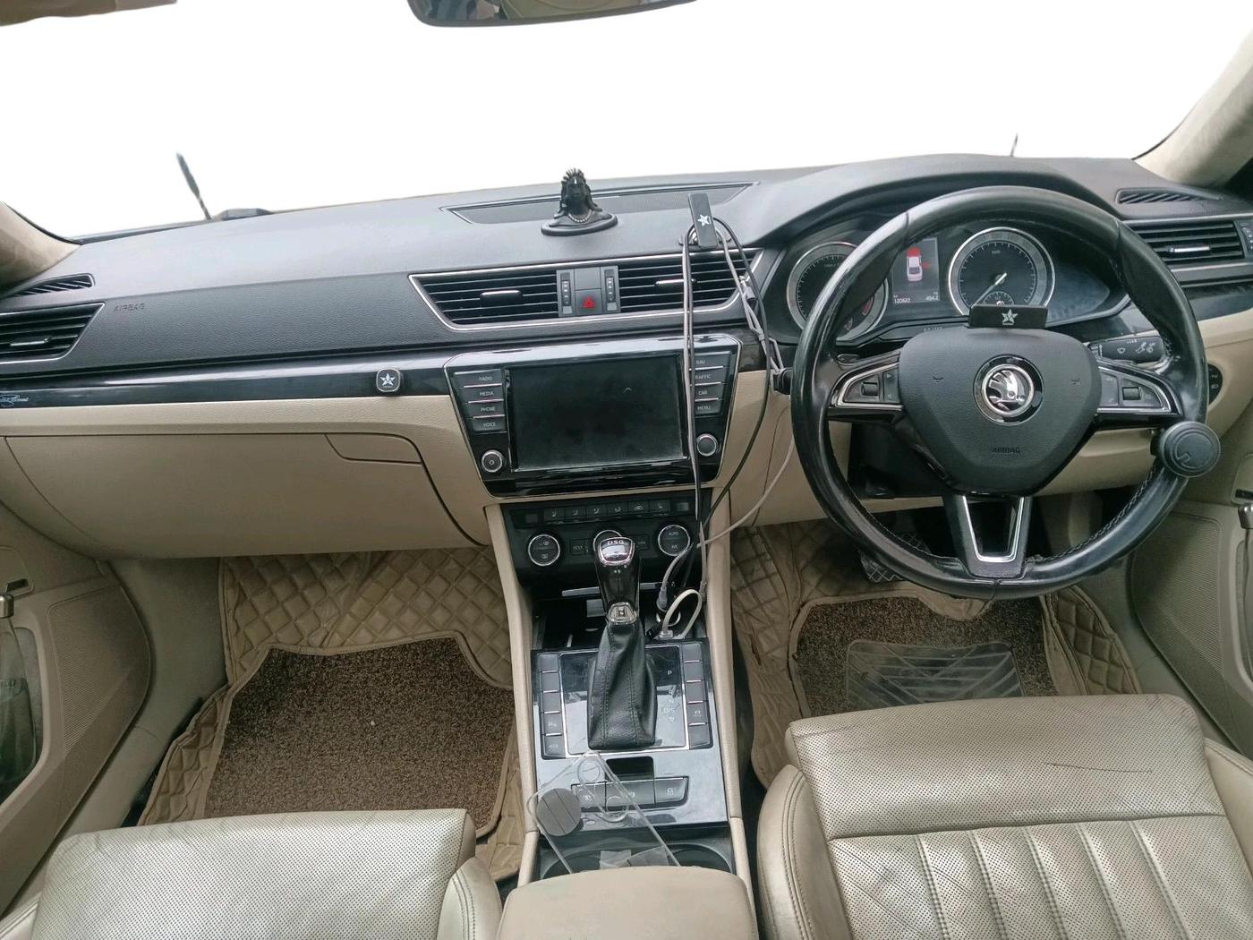 2016 Skoda Superb L&K 1.8 TSI AT, Petrol, Automatic, 1,20,870 km, interior