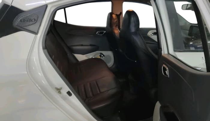 2022 Hyundai GRAND I10 NIOS ASTA 1.2 KAPPA VTVT, Petrol, Manual, 27,554 km, interior