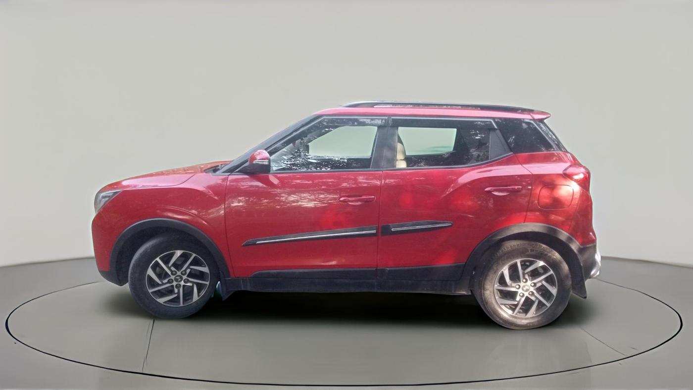2023 Mahindra XUV300 W8 (O) 1.2 PETROL AMT, Petrol, Automatic, 46,447 km, exterior