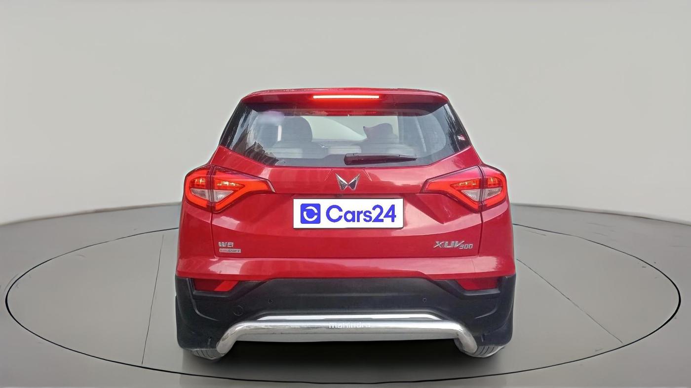 2023 Mahindra XUV300 W8 (O) 1.2 PETROL AMT, Petrol, Automatic, 46,447 km, exterior