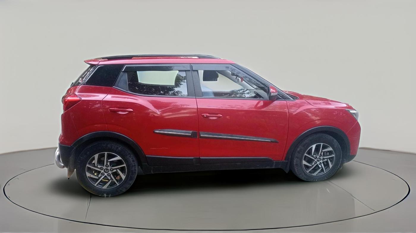 2023 Mahindra XUV300 W8 (O) 1.2 PETROL AMT, Petrol, Automatic, 46,447 km, exterior