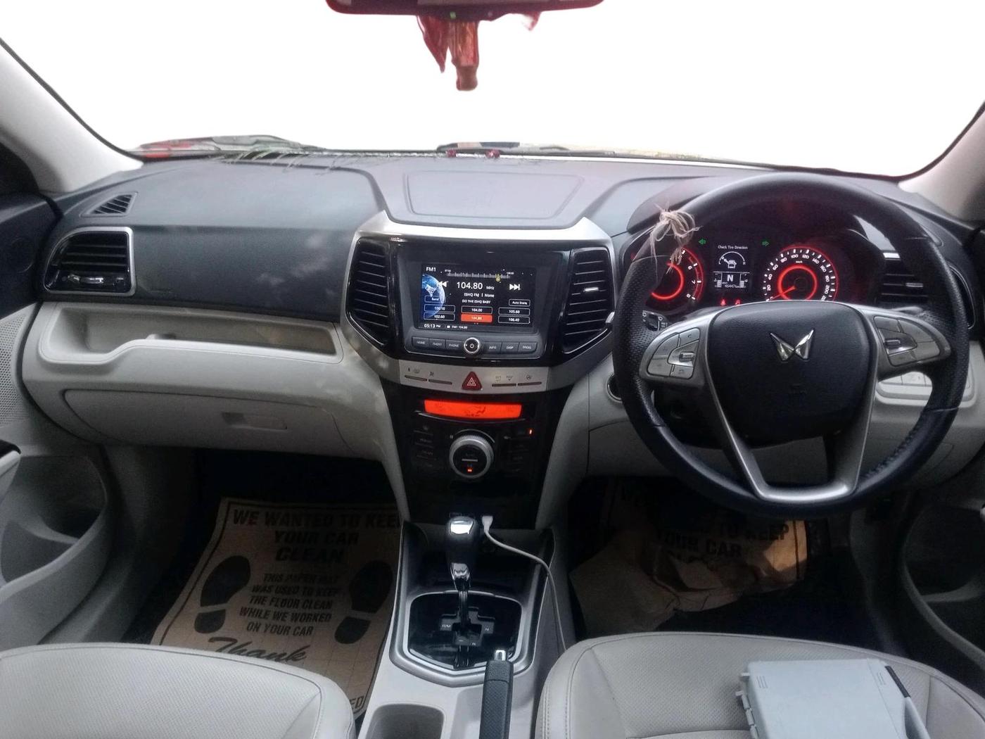 2023 Mahindra XUV300 W8 (O) 1.2 PETROL AMT, Petrol, Automatic, 46,447 km, interior