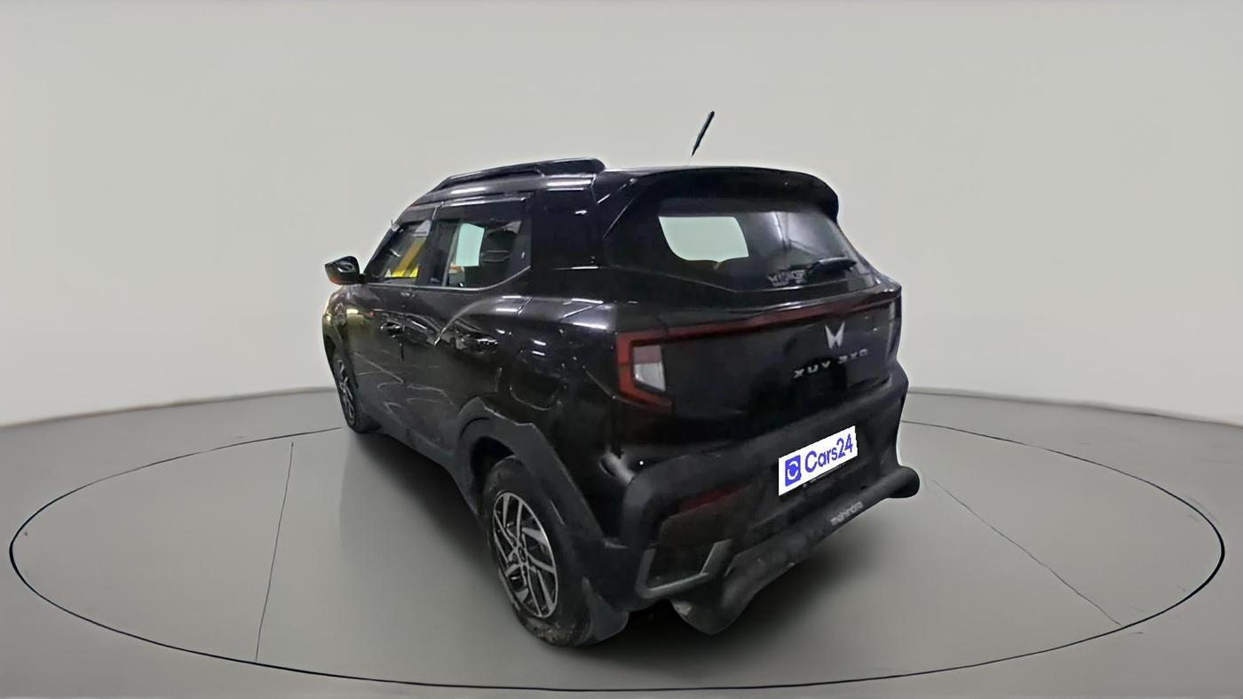 2024 Mahindra XUV 3XO AX5 1.2 L TCMPFi, Petrol, Manual, 17,217 km, exterior