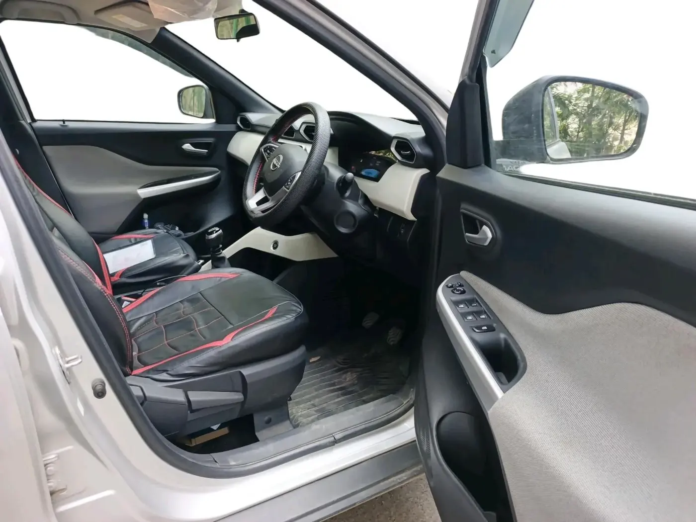 2022 Nissan MAGNITE XV MT, Petrol, Manual, 15,812 km, interior