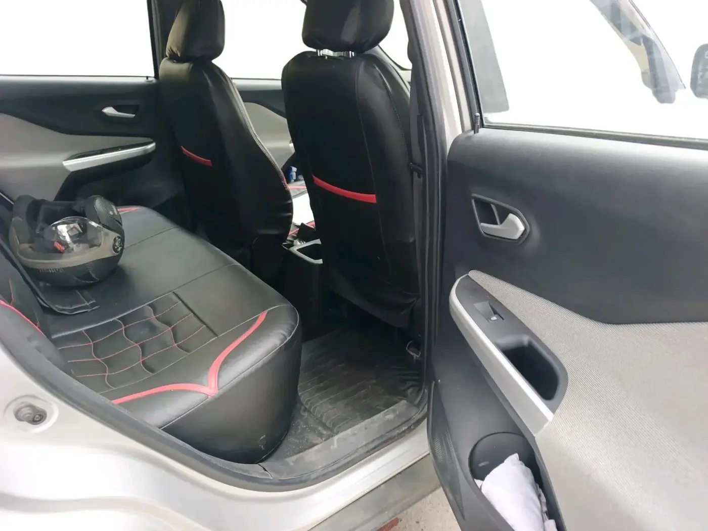 2022 Nissan MAGNITE XV MT, Petrol, Manual, 15,812 km, interior