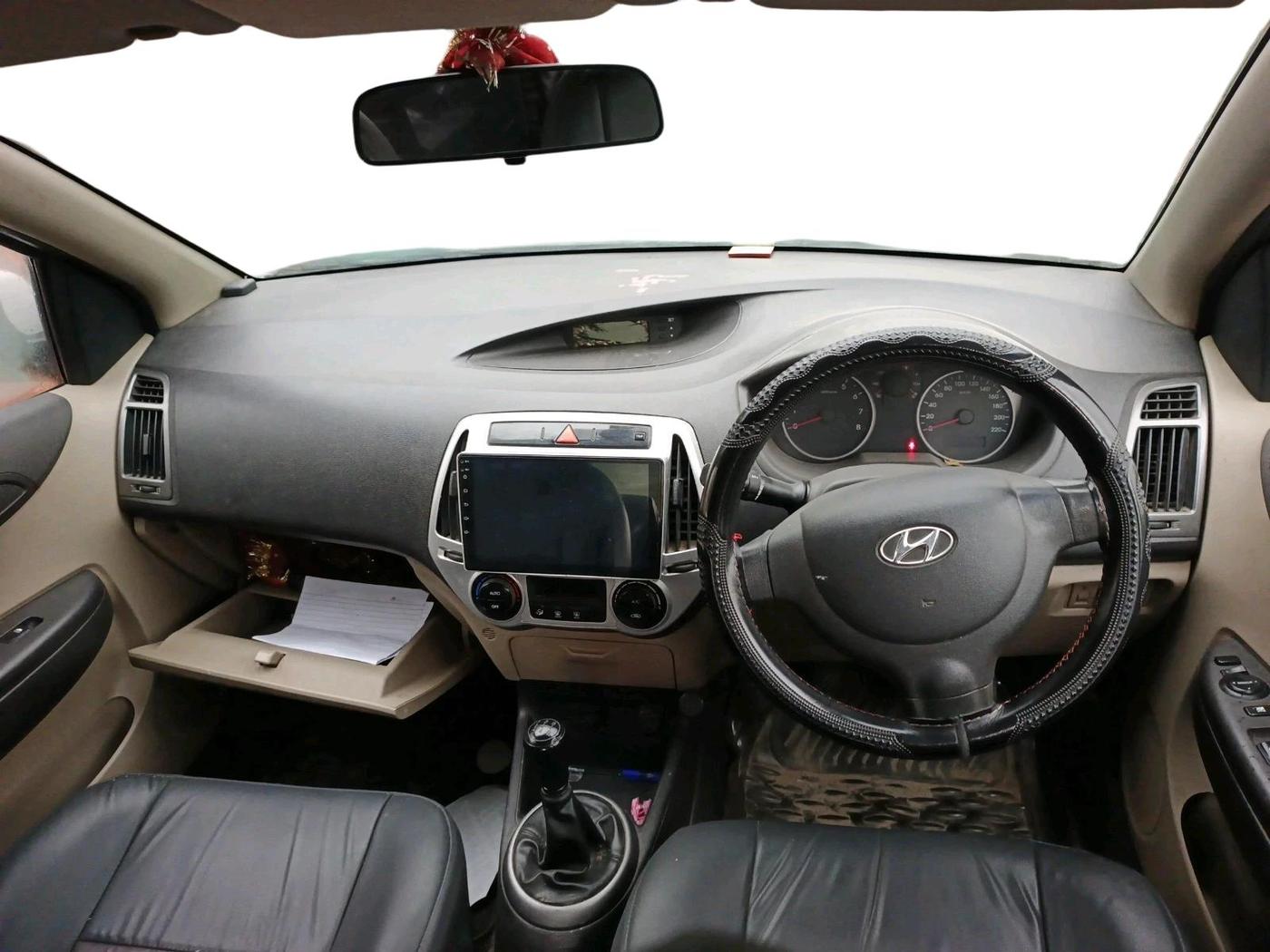 2013 Hyundai i20 MAGNA (O) 1.2, CNG, Manual, 1,00,809 km, interior