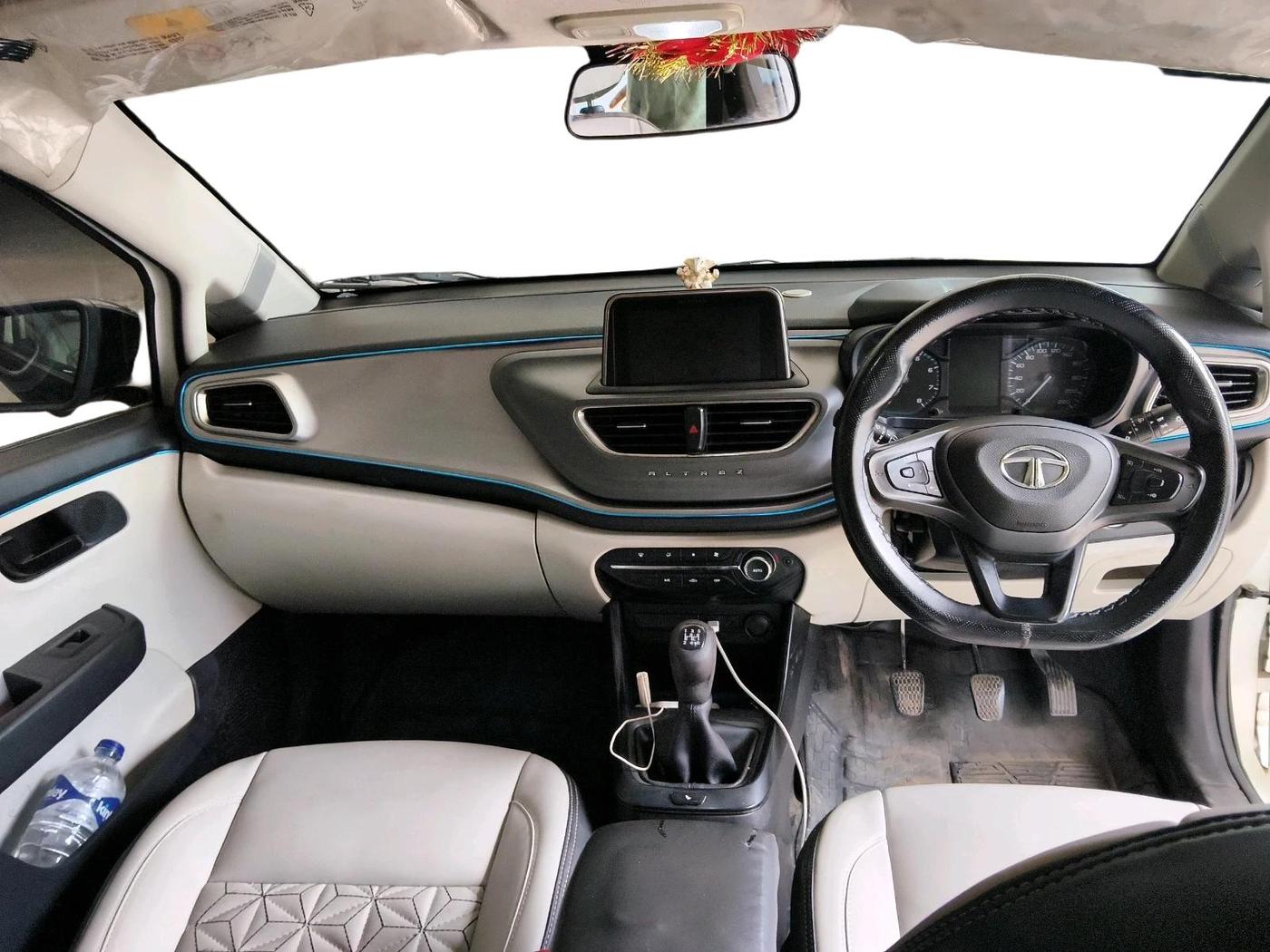 2023 Tata ALTROZ XT DIESEL, Diesel, Manual, 70,116 km, interior