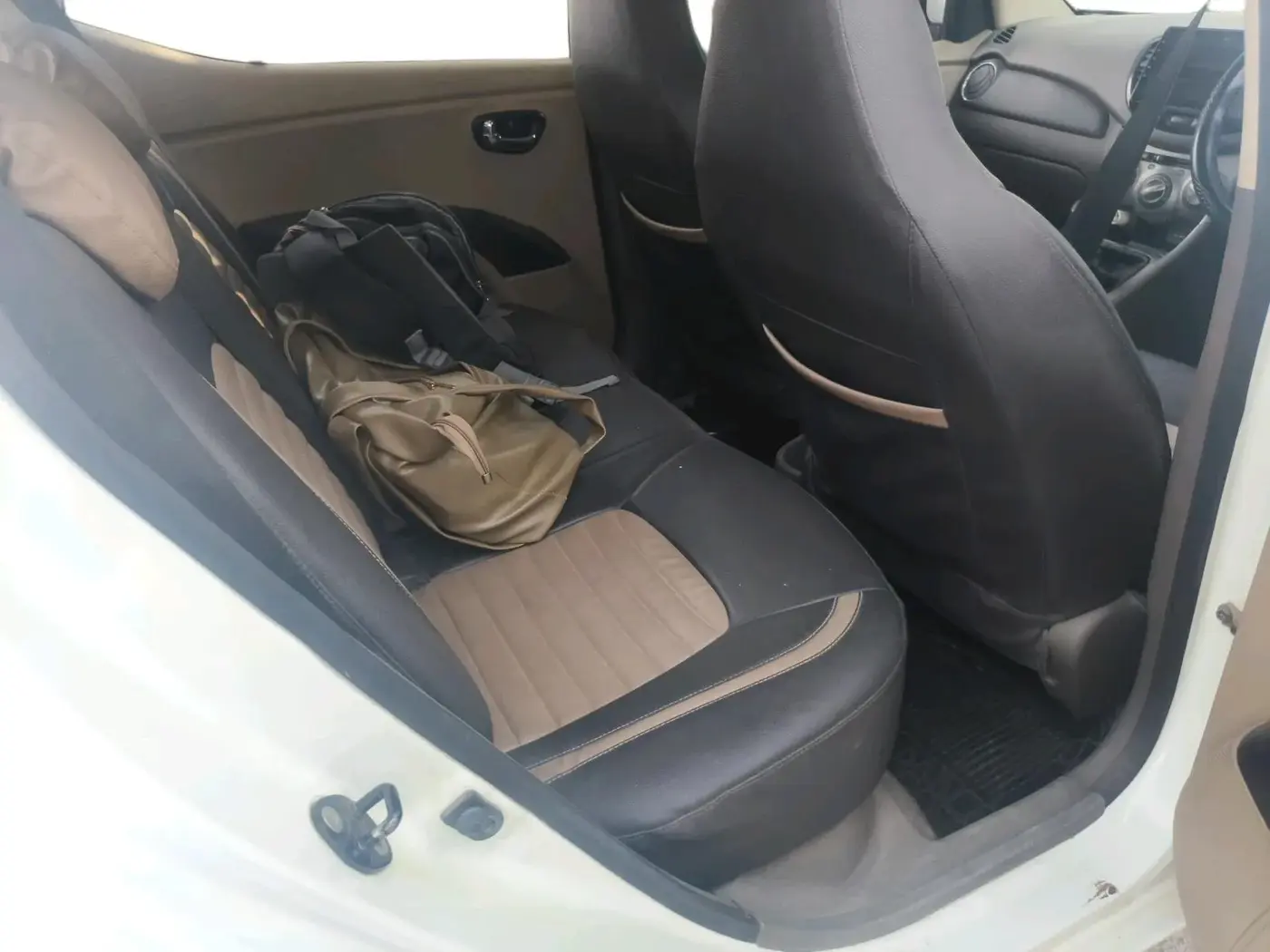 2013 Hyundai i10 SPORTZ 1.2, Petrol, Manual, 75,304 km, interior