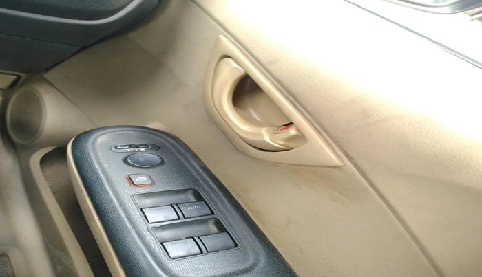 2015 Honda Amaze 1.2L I-VTEC S, Petrol, Manual, 1,17,667 km, interior