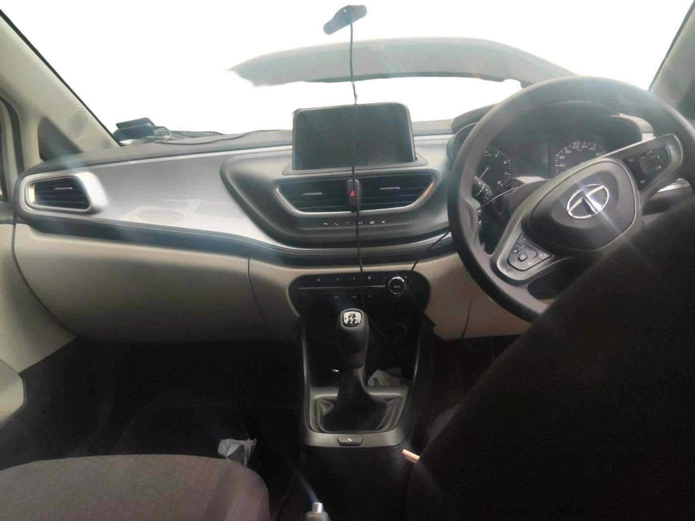 2023 Tata ALTROZ XT PETROL, Petrol, Manual, 24,834 km, interior