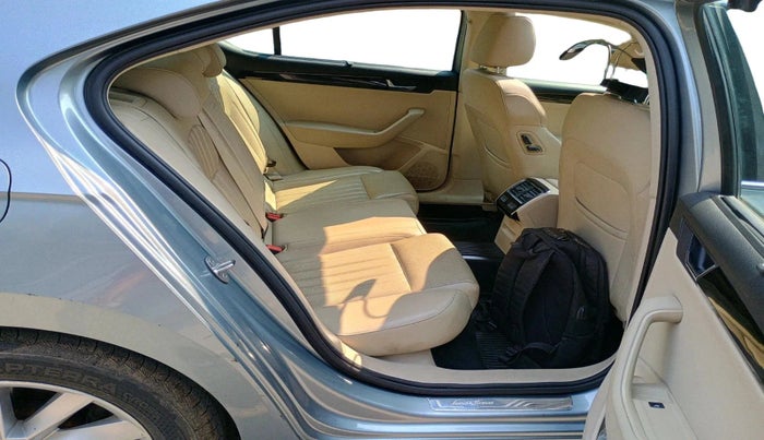 2018 Skoda Superb L&K 1.8 TSI AT, Petrol, Automatic, 1,20,530 km, interior