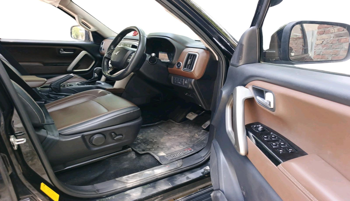 2025 Mahindra SCORPIO-N Z8 L DIESEL AT 4WD 7 STR, Diesel, Automatic, 26,049 km, interior