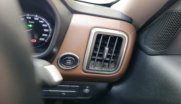 2025 Mahindra SCORPIO-N Z8 L DIESEL AT 4WD 7 STR, Diesel, Automatic, 26,049 km, interior