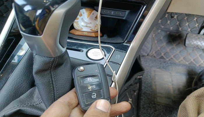 2022 Volkswagen VIRTUS TOPLINE TSI 1.0 AT, Petrol, Automatic, 69,187 km, interior