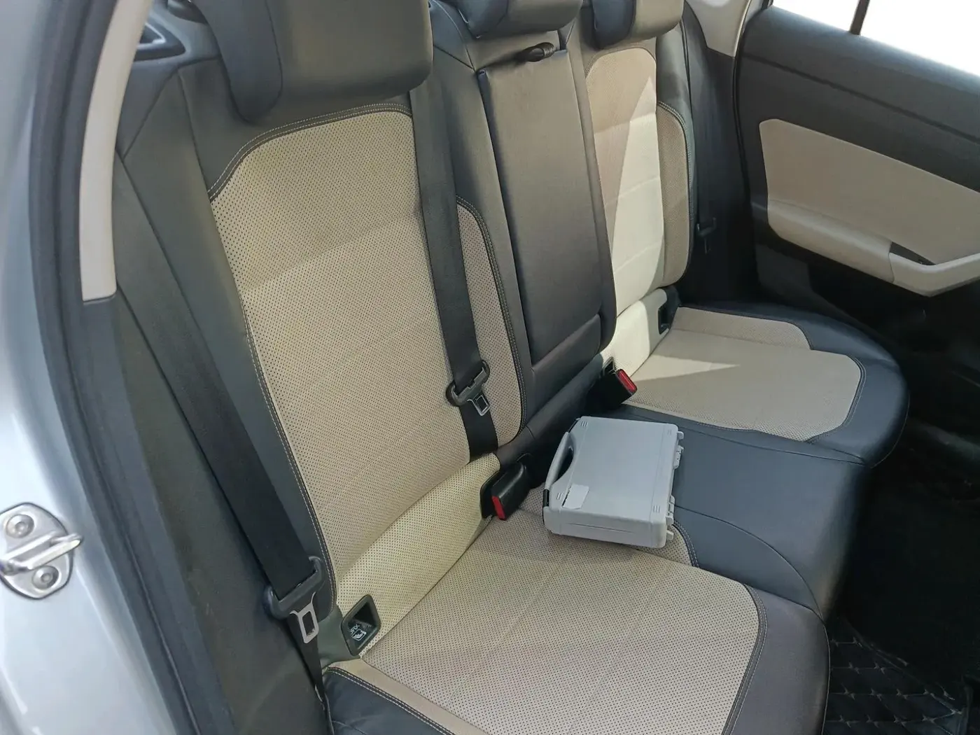 2022 Volkswagen VIRTUS TOPLINE TSI 1.0 AT, Petrol, Automatic, 69,187 km, interior