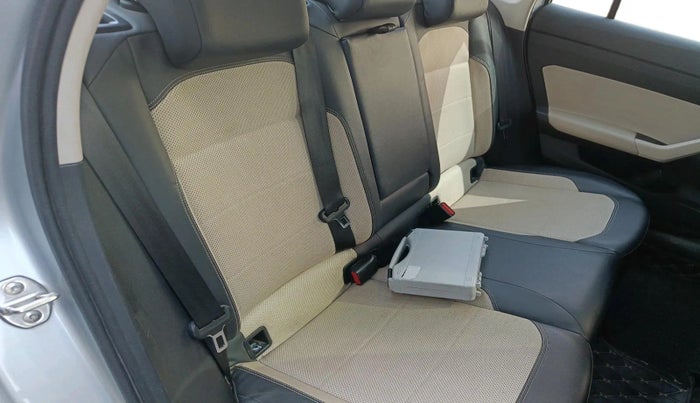 2022 Volkswagen VIRTUS TOPLINE TSI 1.0 AT, Petrol, Automatic, 69,187 km, interior