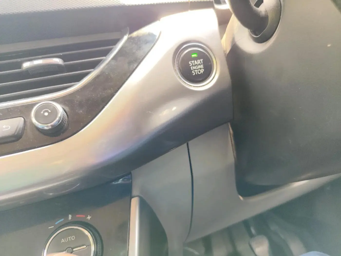 2018 Tata NEXON XZ PLUS DIESEL DUAL TONE, Diesel, Manual, 1,64,149 km, interior