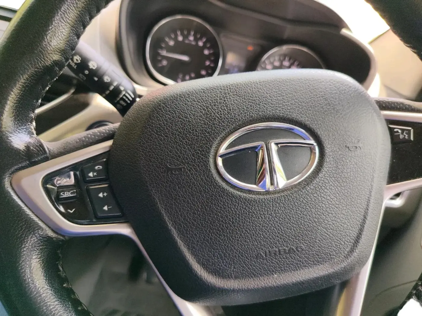 2018 Tata NEXON XZ PLUS DIESEL DUAL TONE, Diesel, Manual, 1,64,149 km, interior