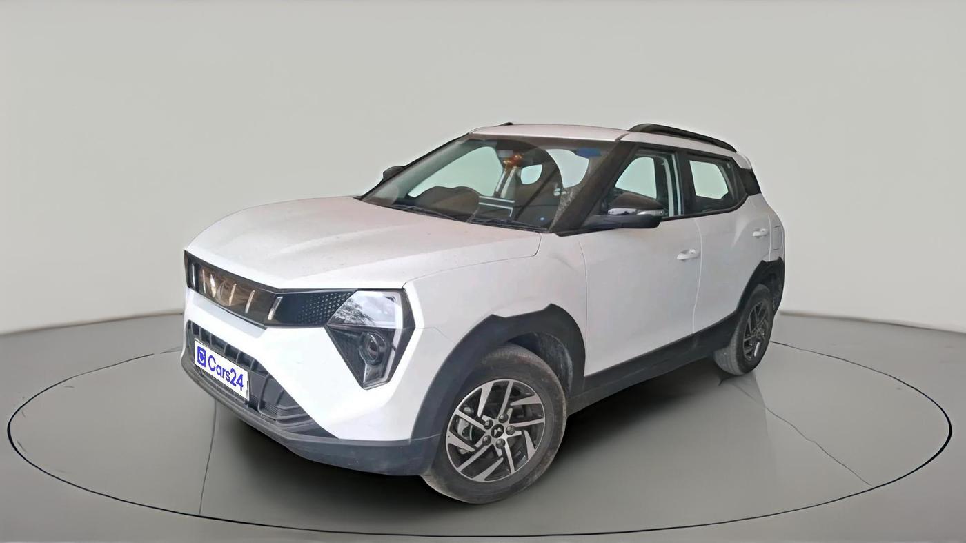 2026 Mahindra XUV 3XO AX5 1.2 L TCMPFi, Petrol, Manual, 5,338 km, exterior