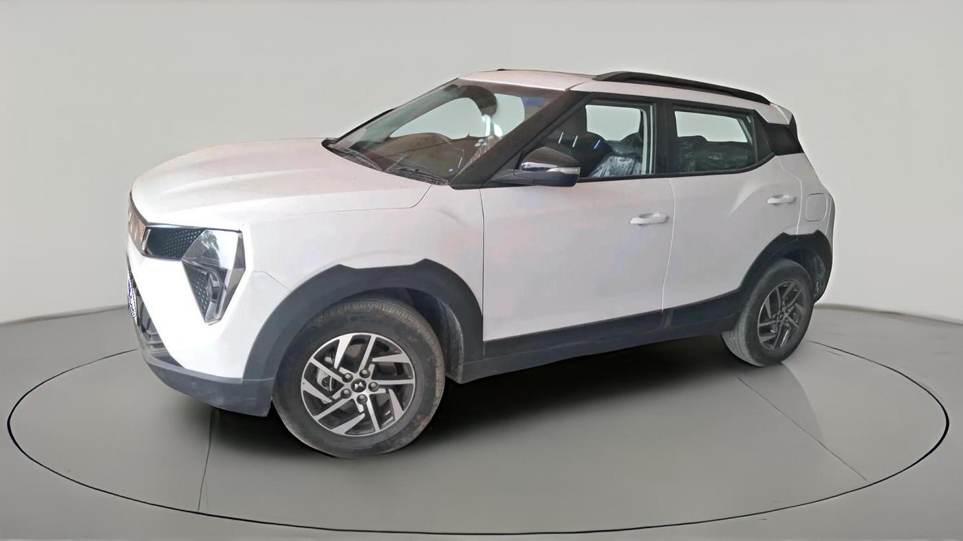 2026 Mahindra XUV 3XO AX5 1.2 L TCMPFi, Petrol, Manual, 5,338 km, exterior