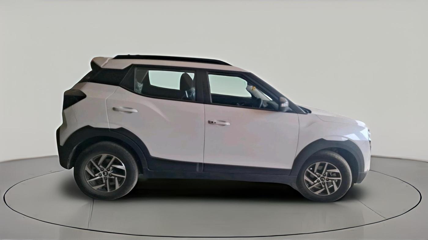 2026 Mahindra XUV 3XO AX5 1.2 L TCMPFi, Petrol, Manual, 5,338 km, exterior