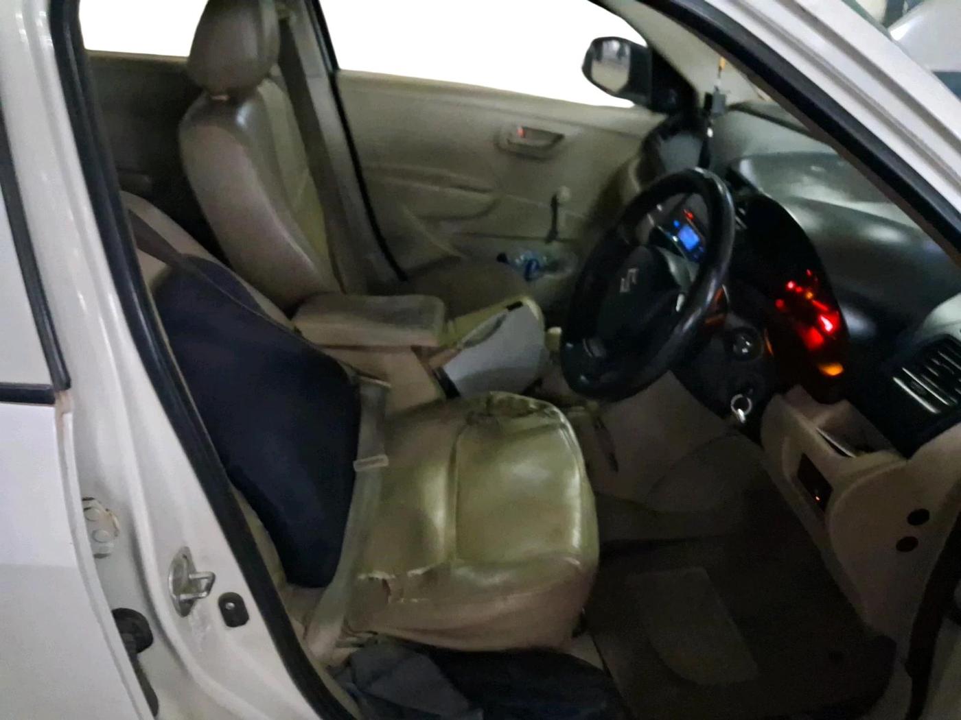 2013 Maruti Swift Dzire LXI, CNG, Manual, 1,30,568 km, interior