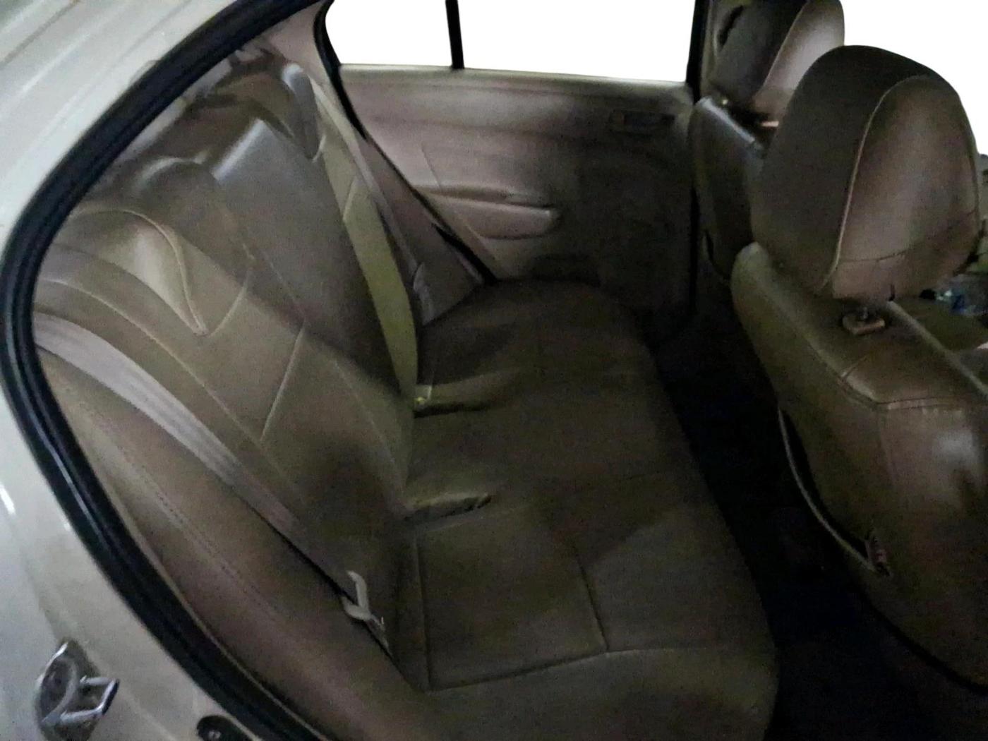 2013 Maruti Swift Dzire LXI, CNG, Manual, 1,30,568 km, interior